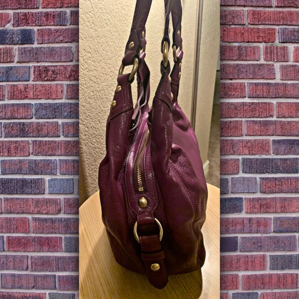 Beautiful Leather Coach Handbag - Picture 4 of 16
